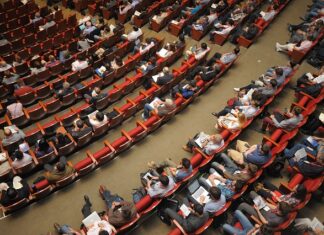 Jak zacząć wystąpienie na konferencji?