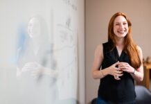 Co dostają pracownicy Biedronki?